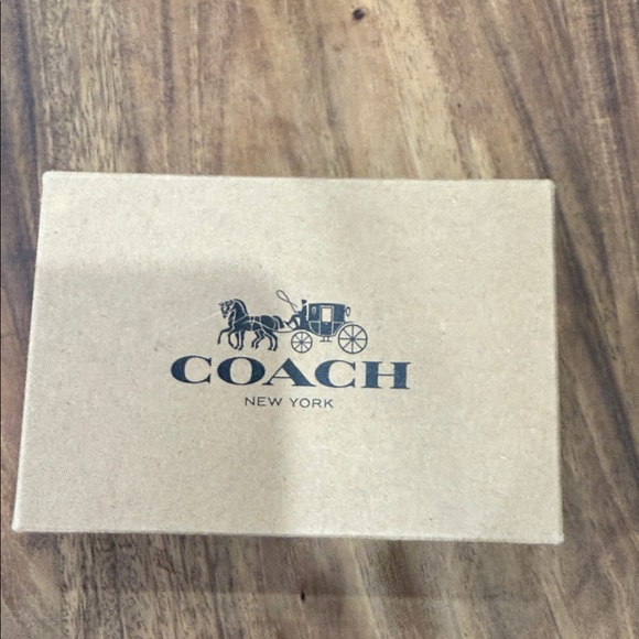 Coach White Wallet with Peanuts Gang Graphics NWT and NIB - Picture 9 of 9